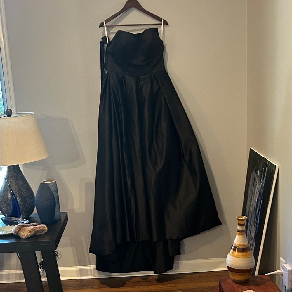 Elegant Black Strapless Gown